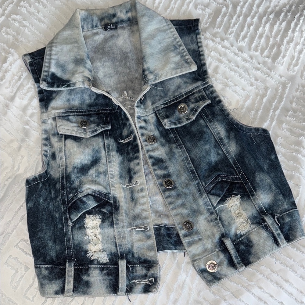 Stylish Denim Vest with Distressed Details
